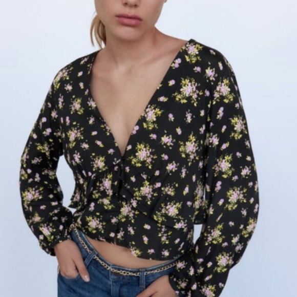 Zara Black with Pink Roses Crop Button Up Front Blouse Long Sleeves Ruffle Sz.XS - Picture 3 of 9